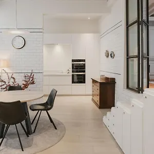 Blue Bird Apartment